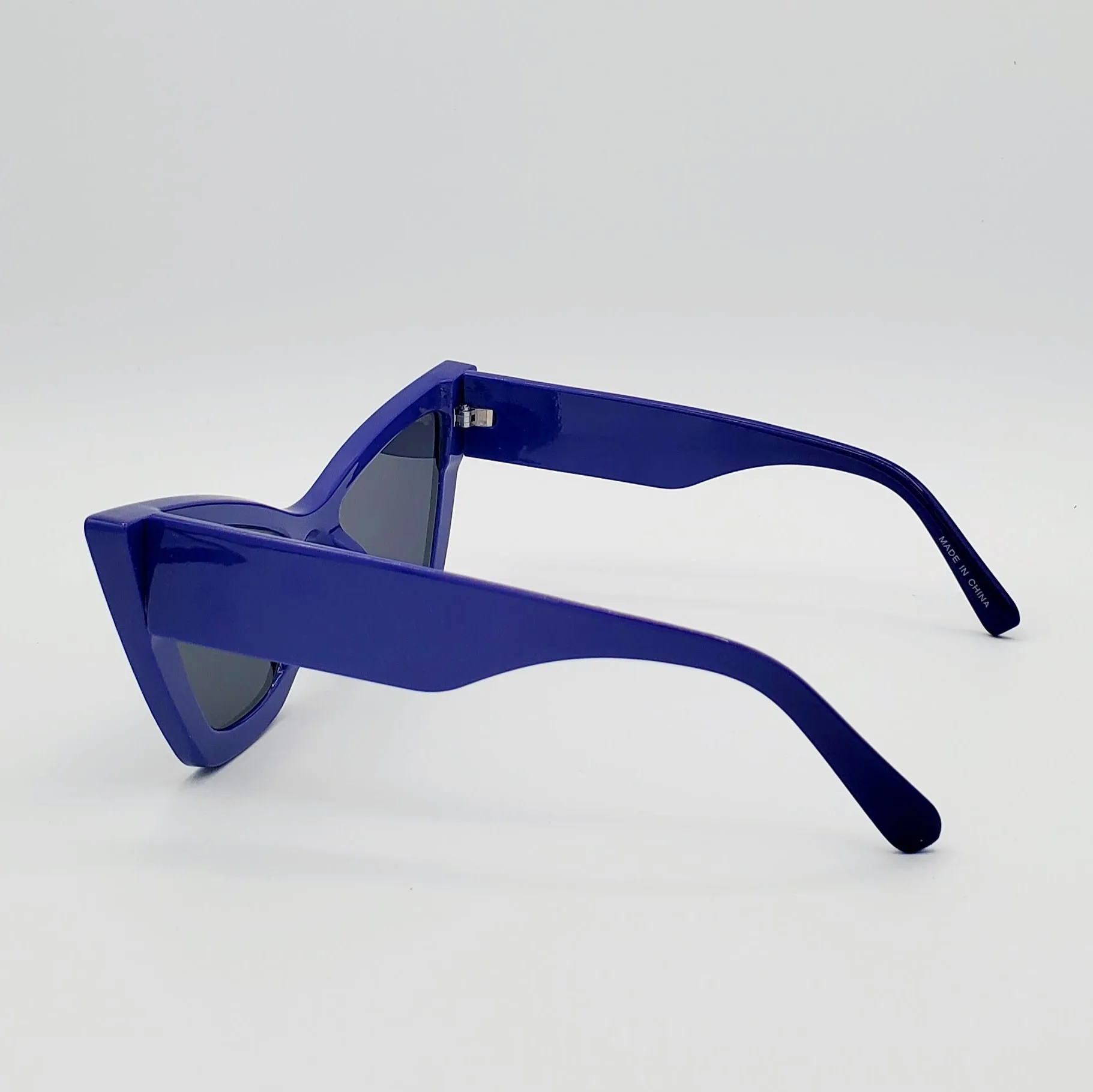 Angular Thick Frame Cat-Eye Sunglasses - Royal Purple