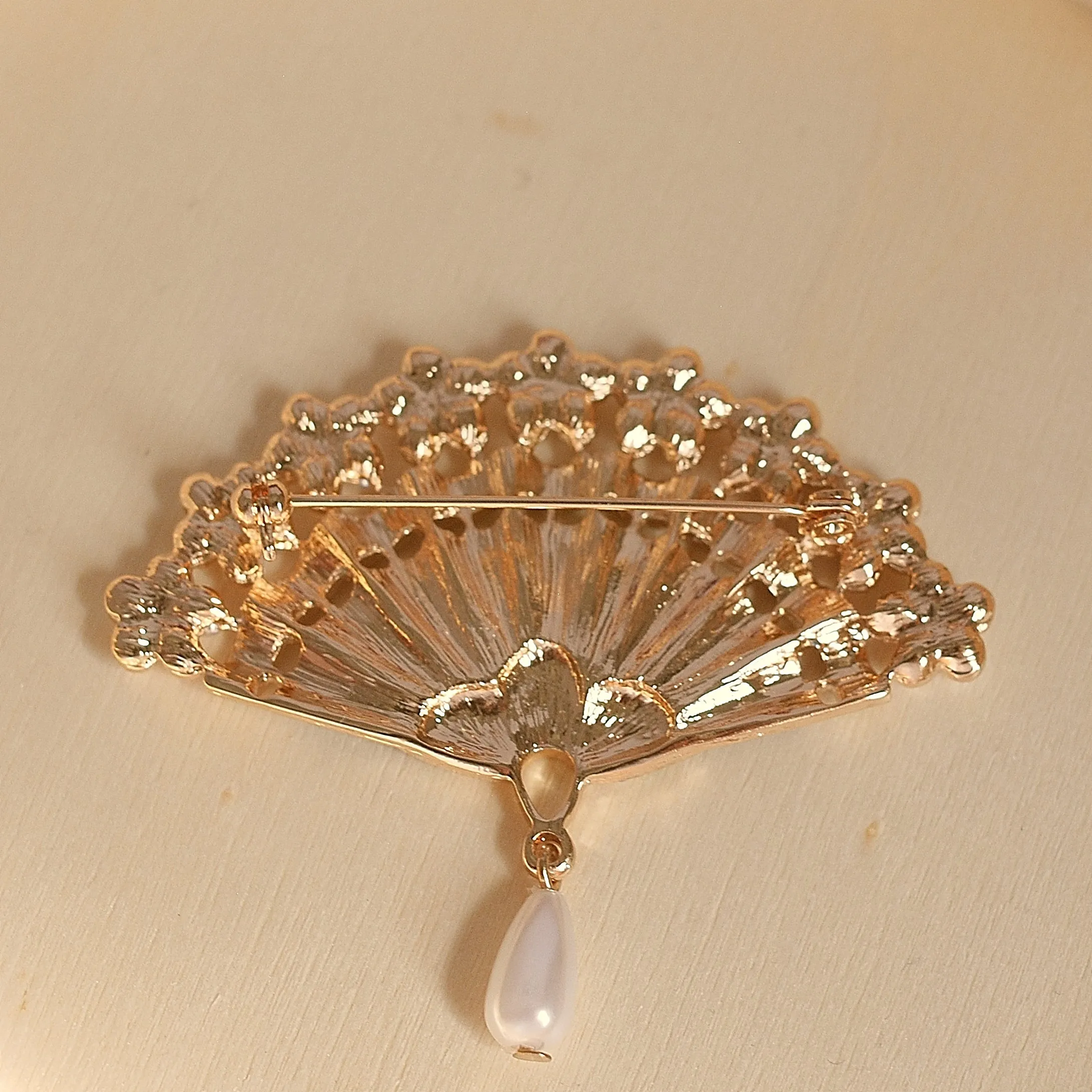 Pearl Drop Brooch Fan