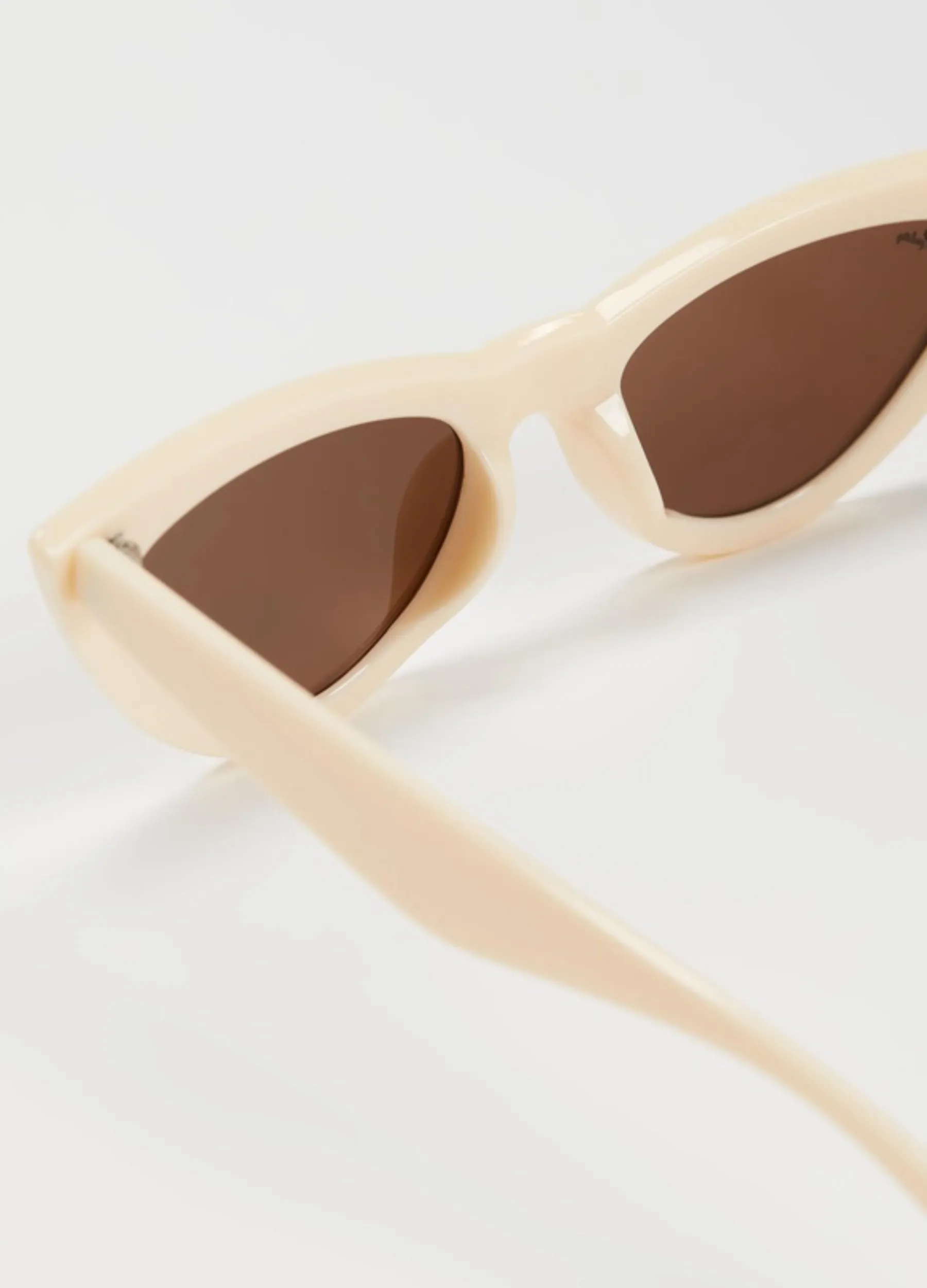 Reality Eyewear - Cat Eye Kiss Kiss Sunglasses - Bone